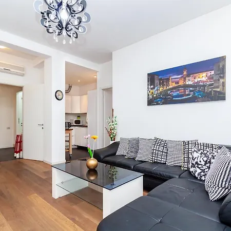 Ca' Rebeka Venice - Atika & Atif Guest house