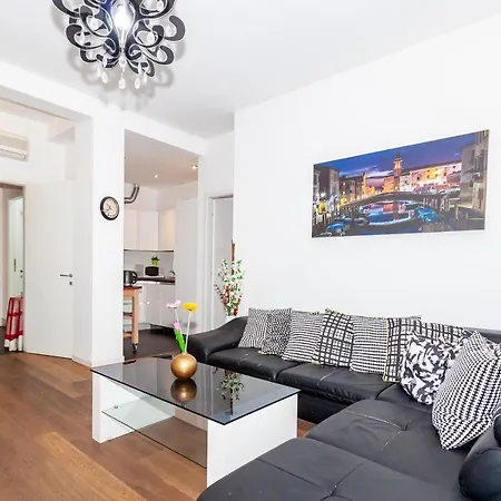 Ca' Rebeka Venice - Atika & Atif Guest house