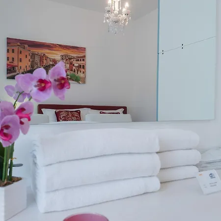 Pensionat Ca' Rebeka Venice - Atika & Atif Mestre