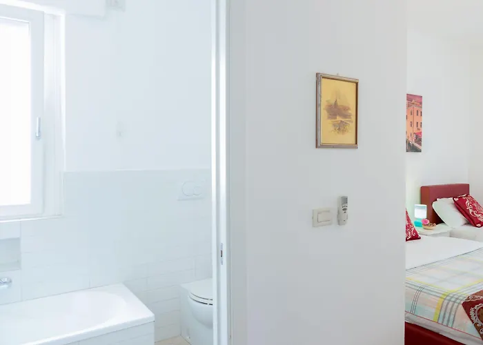 Ca' Rebeka Venice - Atika & Atif Casa de hóspedes 3*